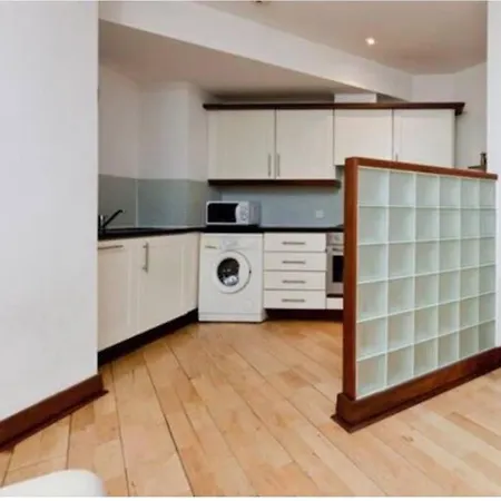 Apartment Modern In Heart Of